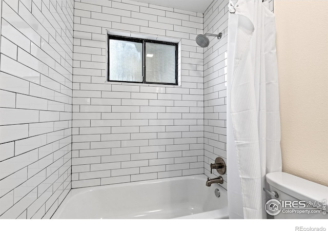2499 Powderhorn Ln, Boulder, CO 80305 - full bathroom featuring toilet, a textured wall, and shower / tub combo