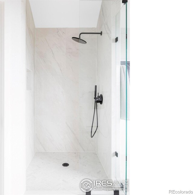 319 S Peak Rd, Boulder, CO 80302 - bathroom featuring walk in shower