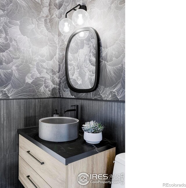 319 S Peak Rd, Boulder, CO 80302 - bathroom featuring toilet, wallpapered walls, and vanity