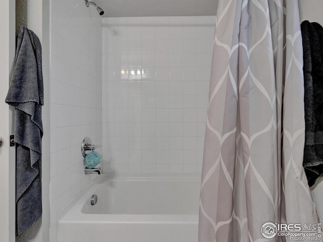 bathroom with shower / tub combo with curtain