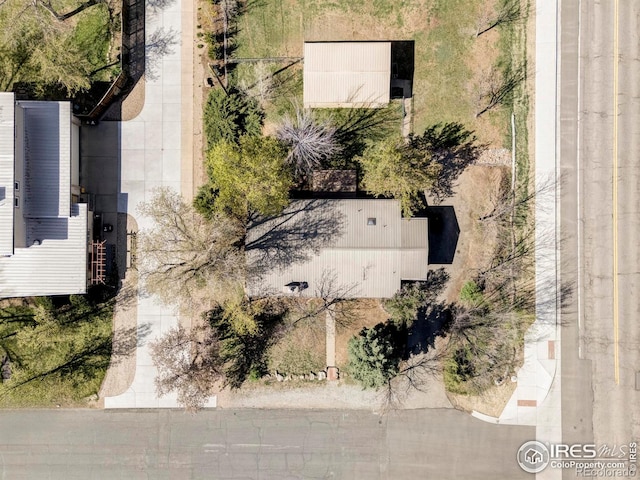 aerial view of property and surrounding area