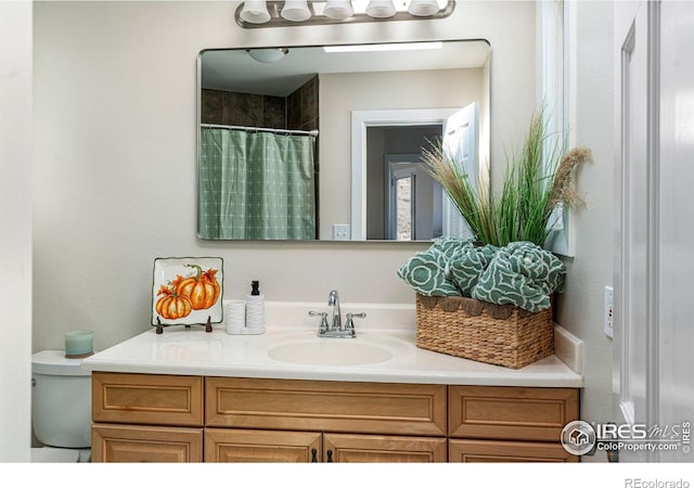 319 Camino Bosque, Boulder, CO 80302 - full bathroom with vanity, toilet, and curtained shower