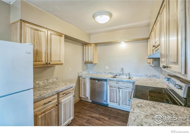 kitchen featuring a sink, light brown cabinets, stainless steel appliances, dark wood-type flooring, and under cabinet range hood