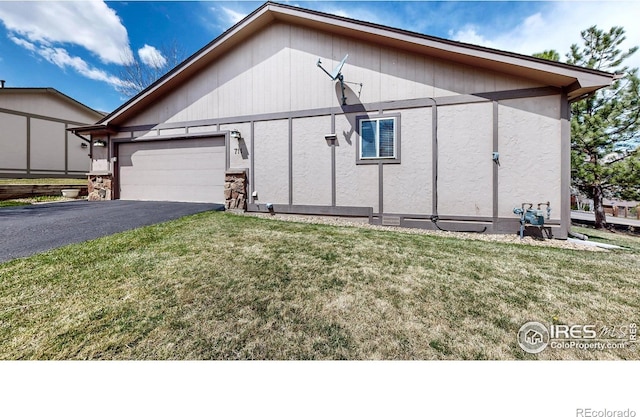 711 Eagle Ln, Estes Park, CO 80517 - view of side of property with an attached garage, a yard, and driveway