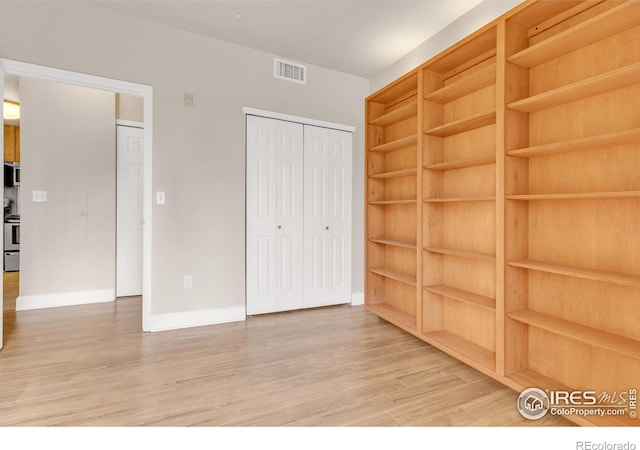 4500 Baseline Rd Unit 3203, Boulder, CO 80303 - unfurnished bedroom featuring light wood-style flooring, baseboards, a closet, and visible vents