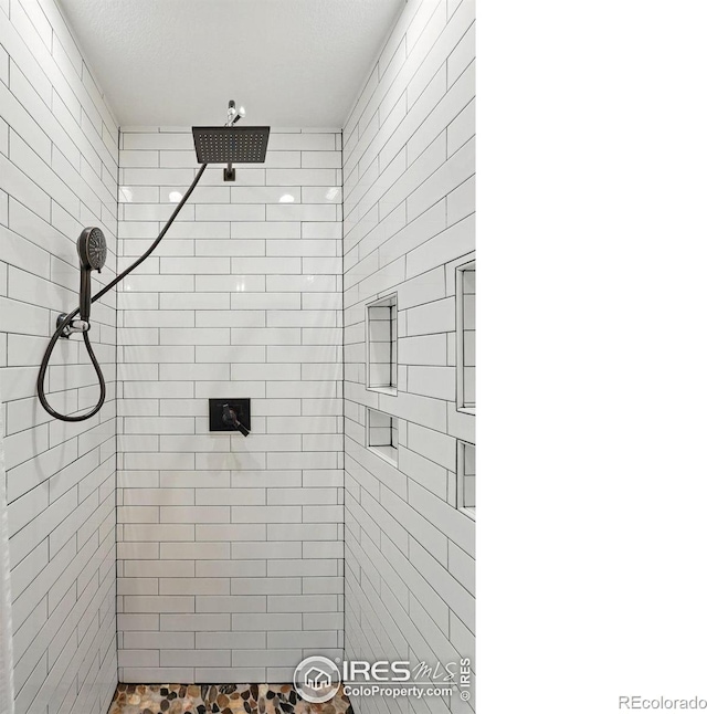 bathroom featuring a tile shower