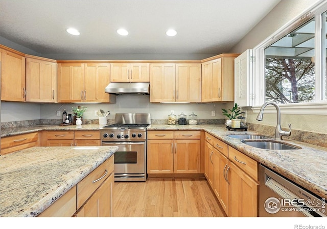 kitchen with light wood-type flooring, a sink, under cabinet range hood, stainless steel appliances, and recessed lighting
