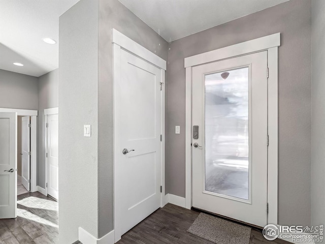 entryway with recessed lighting, baseboards, and dark wood finished floors