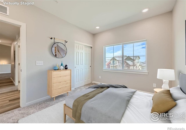 bedroom featuring visible vents, recessed lighting, baseboards, and a closet