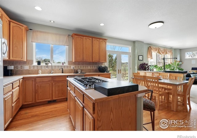 665 Glenarbor Cir, Longmont, CO 80504 - kitchen featuring a sink, plenty of natural light, stainless steel gas cooktop, and light wood finished floors