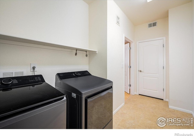 laundry room featuring washer and clothes dryer and baseboards