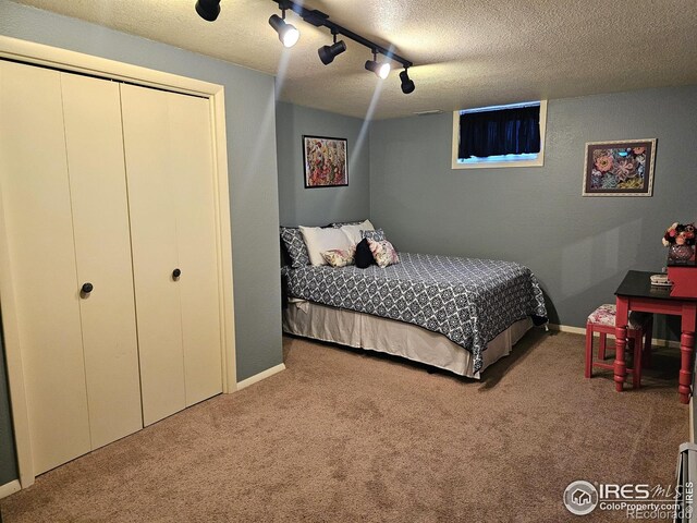 1628 Pheasant Rdg, Sterling, CO 80751 - bedroom featuring carpet floors, a ceiling fan, a textured ceiling, and baseboards