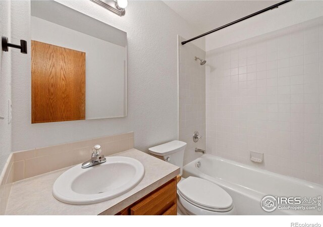 1532 Corydalis Ct, Fort Collins, CO 80526 - full bath featuring toilet, vanity,  shower combination, and a textured wall