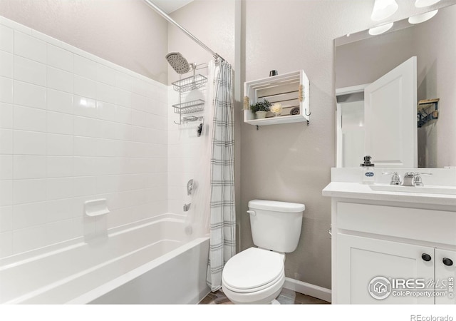 full bathroom featuring toilet, baseboards, shower / bathtub combination with curtain, and vanity