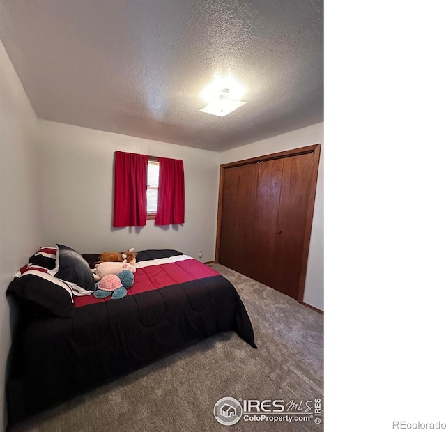 910 H Ave, Limon, CO 80828 - carpeted bedroom with a closet and a textured ceiling
