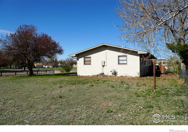 910 H Ave, Limon, CO 80828 - view of side of property with fence and a yard