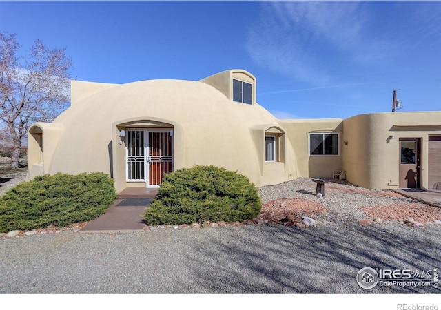 6611 Lakeview Dr, Boulder, CO 80303 - pueblo revival-style home featuring stucco siding