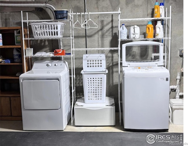 1600 Dogwood Ct, Fort Collins, CO 80525 - clothes washing area with laundry area and washer and clothes dryer