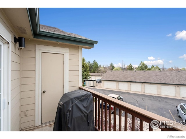 balcony featuring a grill