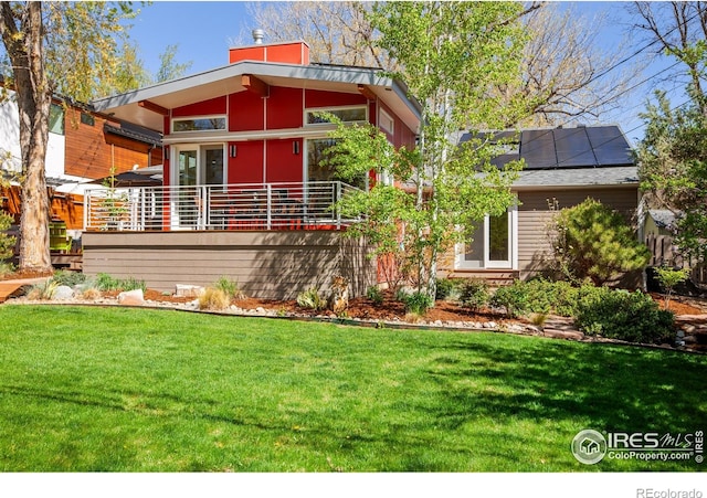 560 Iris Ave, Boulder, CO 80304 - view of front facade with a front lawn