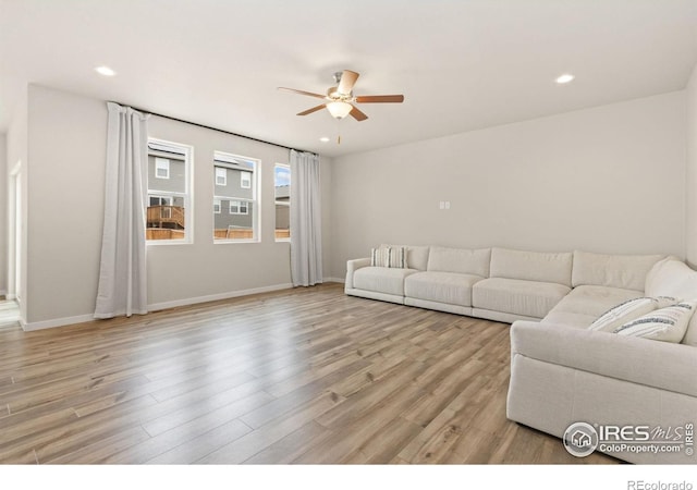living area featuring light wood-style floors, recessed lighting, baseboards, and ceiling fan