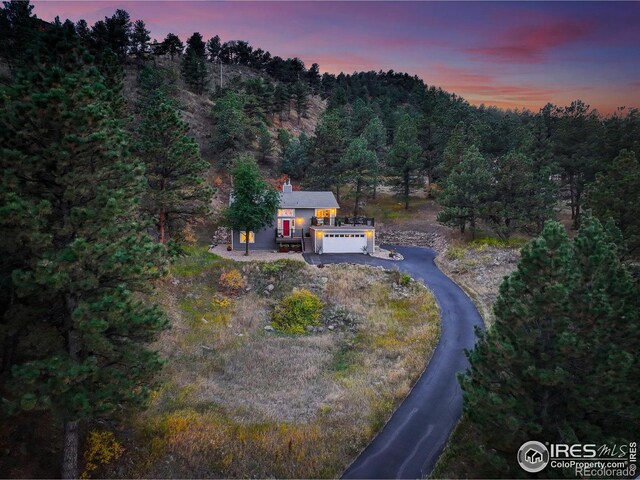 birds eye view of property featuring a wooded view