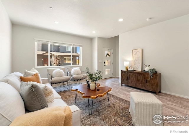 living room featuring recessed lighting, baseboards, and wood finished floors