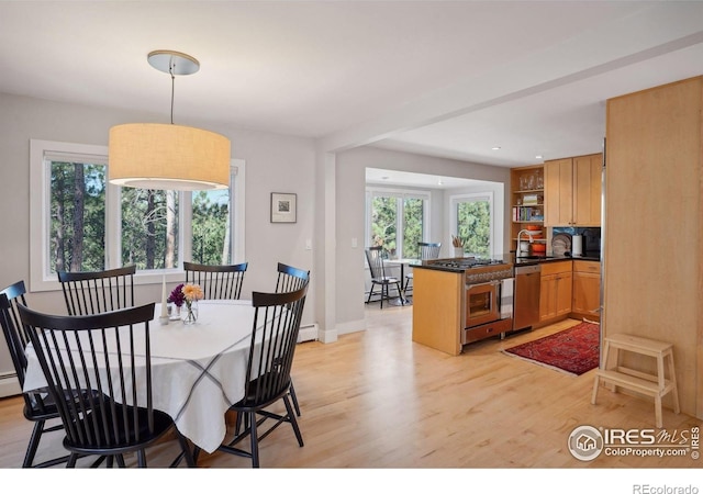 dining area with recessed lighting, baseboards, baseboard heating, and light wood-style floors