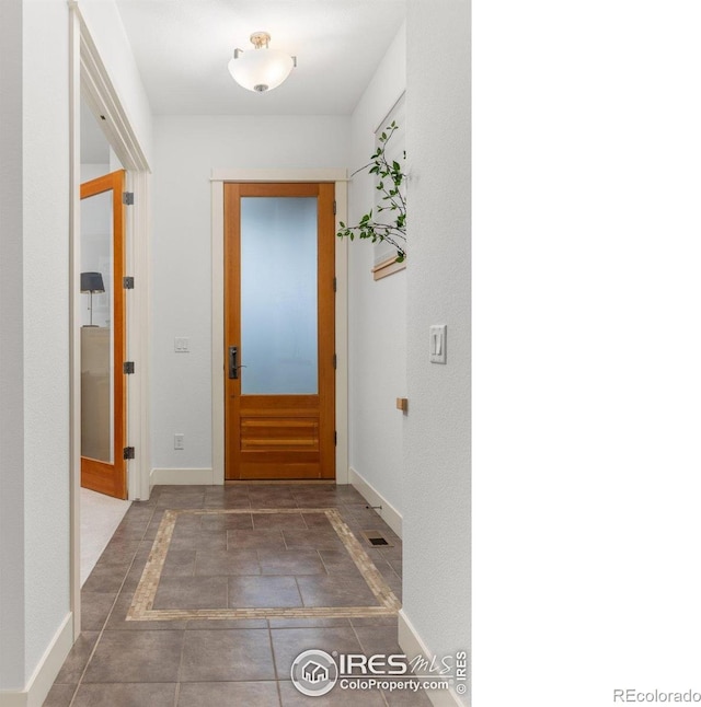 entryway featuring baseboards