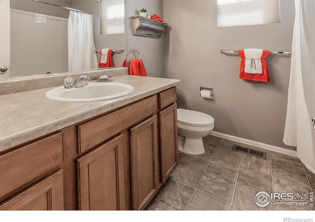 bathroom featuring a shower with curtain, visible vents, vanity, baseboards, and toilet