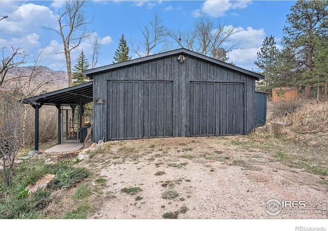 view of pole building with dirt driveway