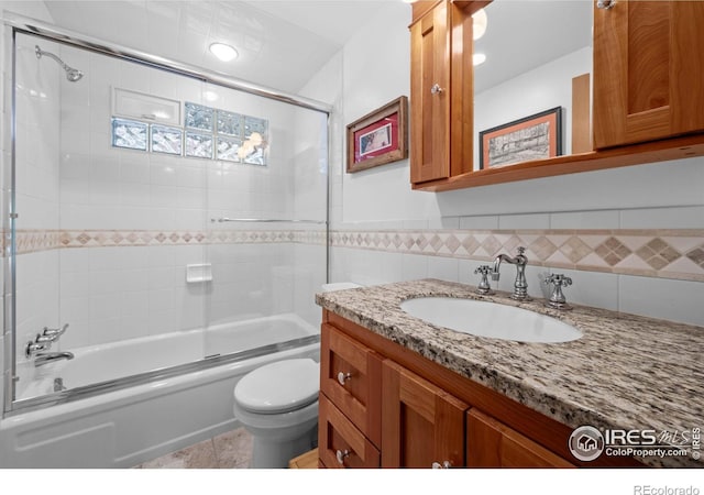 565 Hemlock Dr, Lyons, CO 80540 - bathroom with shower / bath combination with glass door, vanity, toilet, recessed lighting, and tile walls