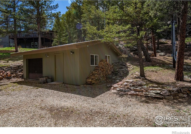 565 Hemlock Dr, Lyons, CO 80540 - view of outdoor structure featuring a garage, an outdoor structure, and gravel driveway