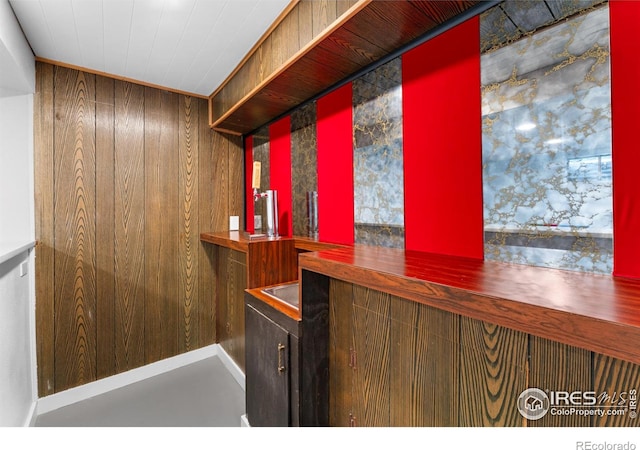 9261 Julian Way, Westminster, CO 80031 - bar featuring wet bar