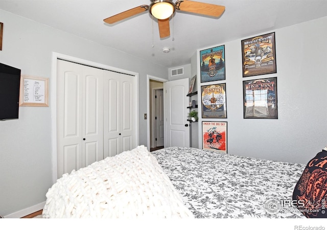 bedroom with visible vents, ceiling fan, and a closet
