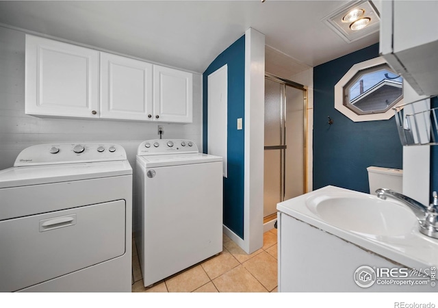 405 Maple St, Fort Morgan, CO 80701 - laundry room with washing machine and clothes dryer and light tile patterned flooring