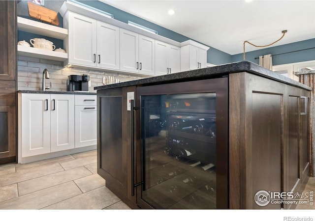 bar featuring a sink, decorative backsplash, and recessed lighting