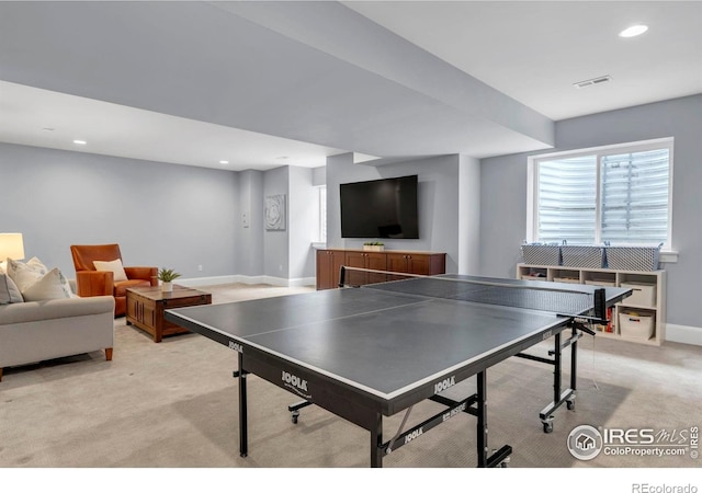 recreation room featuring visible vents, recessed lighting, baseboards, and light carpet