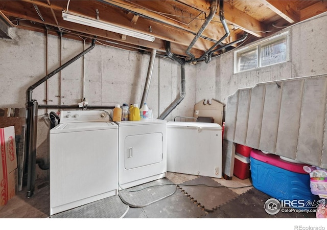 clothes washing area featuring laundry area and washing machine and dryer