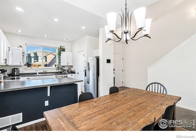 dining space featuring an inviting chandelier, baseboards, recessed lighting, and visible vents