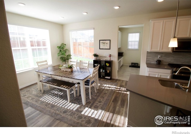 dining space with recessed lighting, dark wood-style flooring, and baseboards