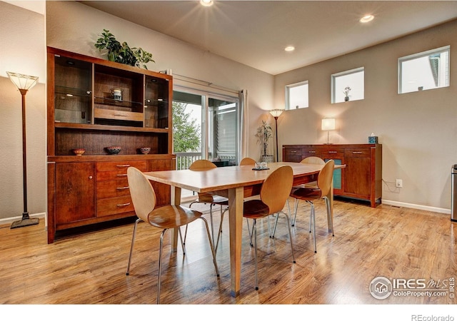 dining area featuring recessed lighting, baseboards, and light wood-style flooring