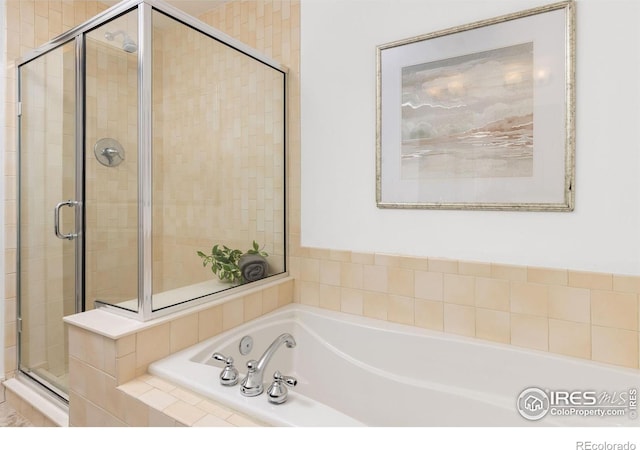 2001 Lincoln St Unit 2113, Denver, CO 80202 - full bath with a garden tub and a stall shower
