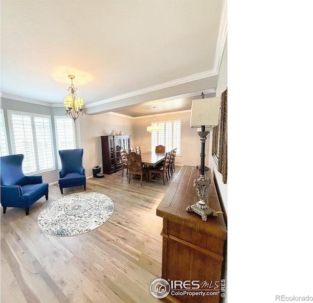 living room with crown molding, wood finished floors, and a chandelier