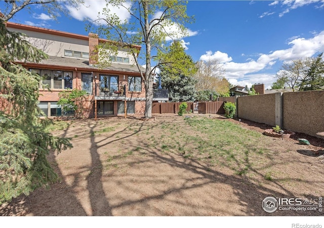 view of yard featuring fence