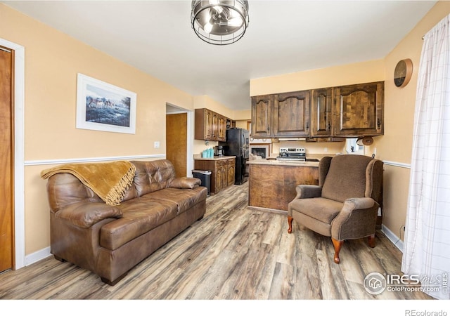 living room with light wood-style flooring and baseboards