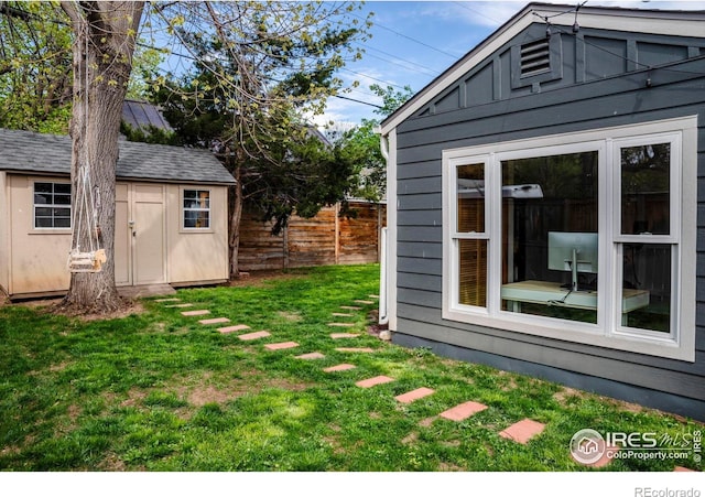 view of yard featuring a storage unit and an outdoor structure