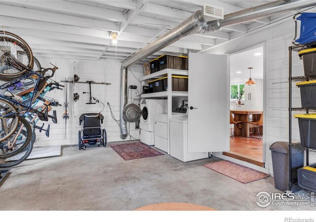 garage featuring washer and clothes dryer