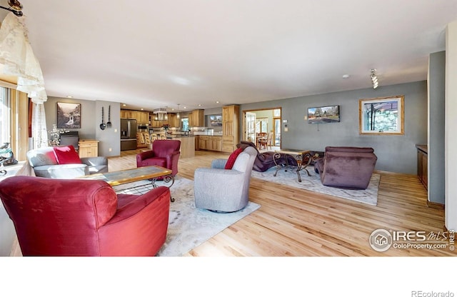 living area with light wood-style floors and recessed lighting