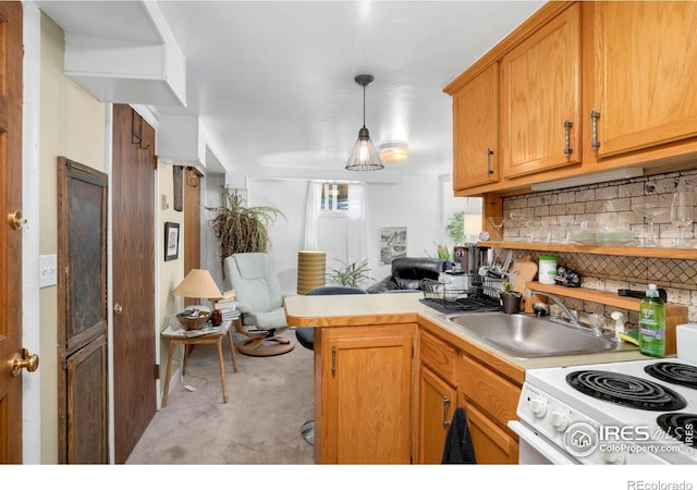 kitchen with a sink, light carpet, a peninsula, decorative backsplash, and electric stove